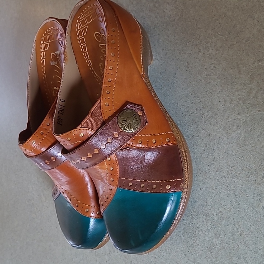 Elite By Corky's Size 6 Pop Tart Leather Clogs